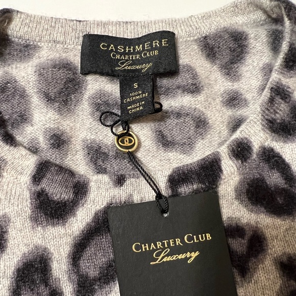 cashmere sweater covered in a cheetah print with crewneck. - Picture 6 of 8